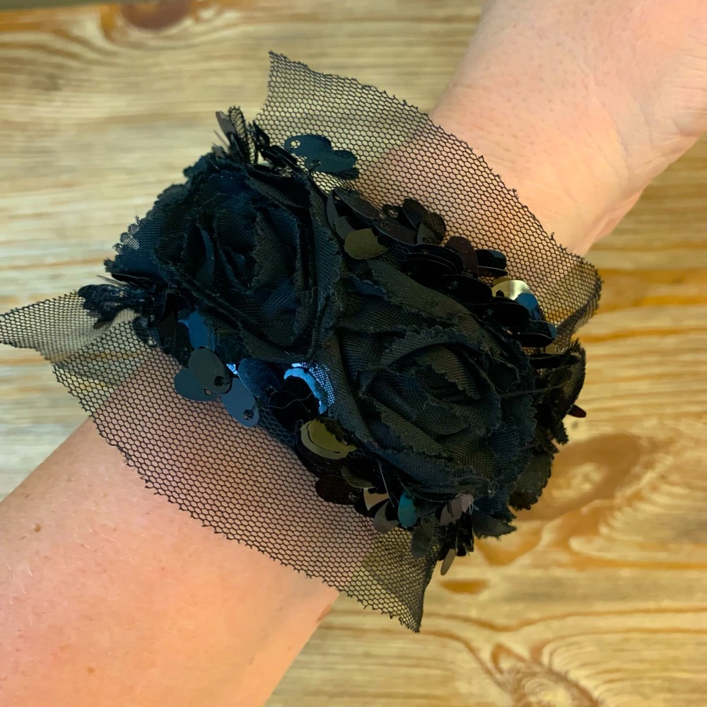 Vintage black flower bracelet / corsage ~ unique